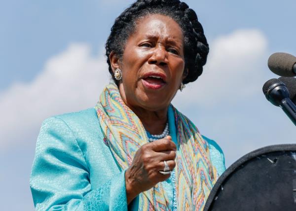 Rep. Sheila Jackson Lee (D-TX) waits for Speaker of the House Nancy Pelosi (D-CA) to arrive for a bill enrollment signing ceremony for the Juneteenth Natio<em></em>nal Independence Day Act on June 17, 2021 on Capitol Hill.