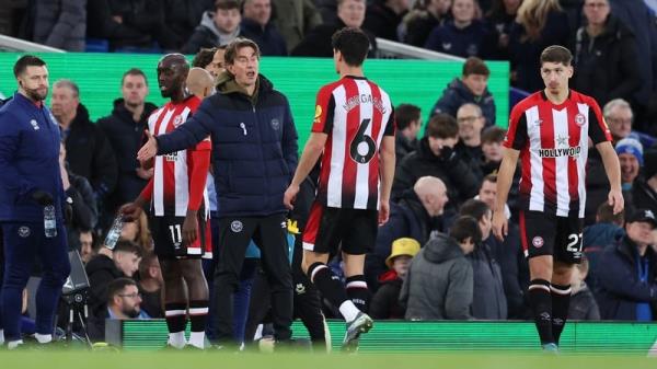 Brentford's Christian Norgaard interacts with his manager Thomas Frank after his dismissal against Everton